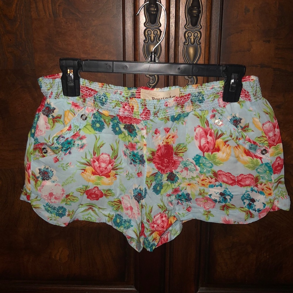 Lightweight tropical shorts